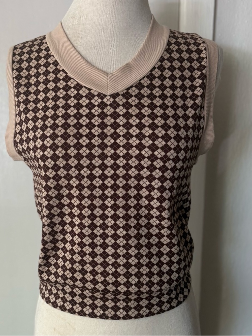 Urban Romantics Brown & Tan Argyle Knit Sweater Vest ~ sz Medium